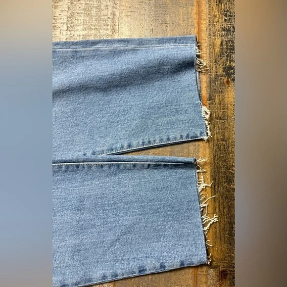 Old Navy high rise CURVY straight Medium Wash Distressed Jeans - Picture 11 of 11